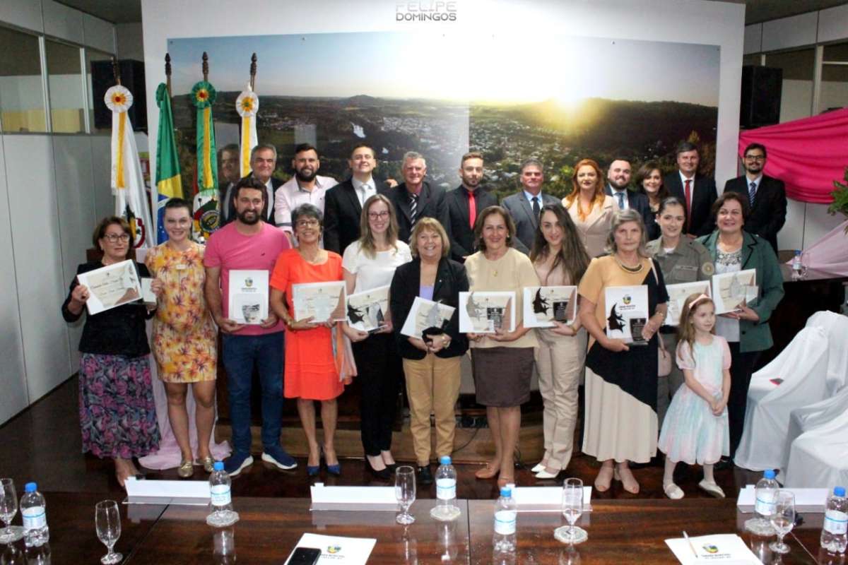 SESSÃO ESPECIAL EM HOMENAGEM AS MULHERES