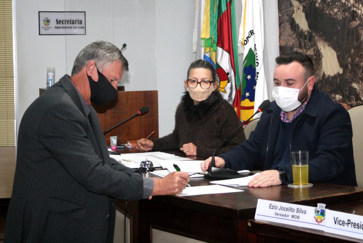 VEREADOR ANTONIO CARLOS DAPIEVE TOMA POSSE NA CÂMARA MUNICIPAL